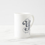 Taza De Porcelana Fancy Blue Vintage Monograma 'Y'<br><div class="desc">Esta hermosa letra ‘Y’ es bastante elegante por sí misma, pero el intrincado patrón que rodea la letra es un fondo perfecto para completar este encantador monograma.</div>