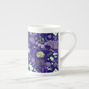 Taza De Porcelana Flores con un ambiente elegante y misterioso