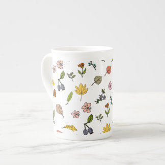 Taza De Porcelana flores y hojas rojas y amarillas rosas de otoño