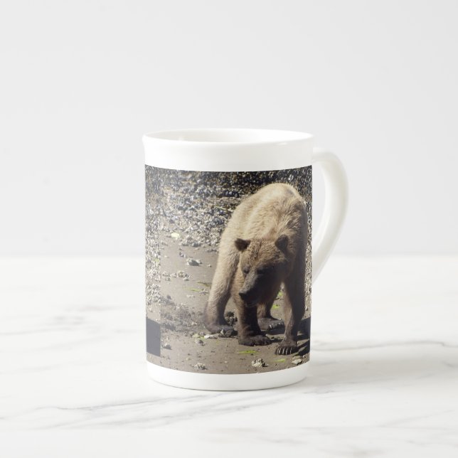 Taza De Porcelana Foto Caminando por Wild Grizzly Bear Wildlife (Derecha)