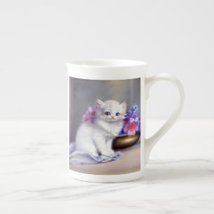 Taza De Porcelana Gatito blanco vintage con flores rosadas y moradas