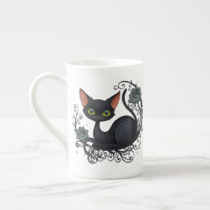 Taza De Porcelana Gato negro en una cuna de flores 