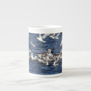 Taza De Porcelana Gaviotas Animadas Cazando Anguilas de Arena Arte d