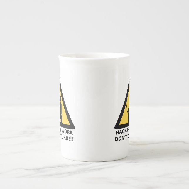 Taza De Porcelana Hacker en el trabajo (Frente)
