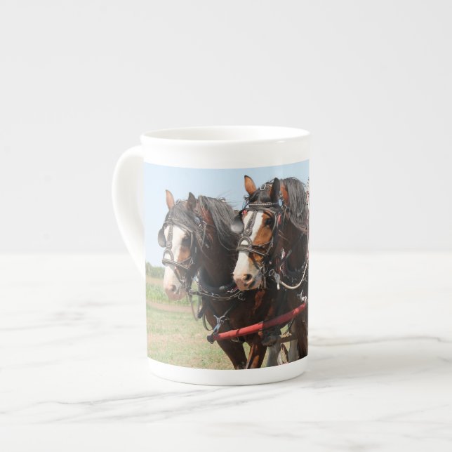 Taza De Porcelana Hermosos caballos de Clydesdale arando (Izquierda)