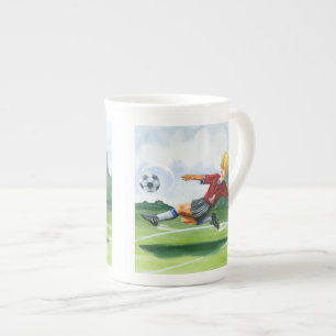 Taza De Porcelana Jugador de fútbol patea una pelota de Jay Throckmo