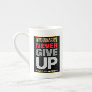 Taza De Porcelana La plantilla de personalizado nunca se rinde nunca