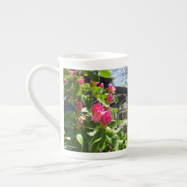 Taza De Porcelana La primavera florece en la ciudad de Cottage - Viñ