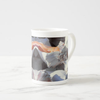 Taza De Porcelana Las conchas marinas a la luz del sol y la sombra