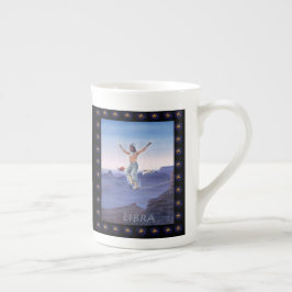 Taza De Porcelana Libra astrológico de Paul Whitehead