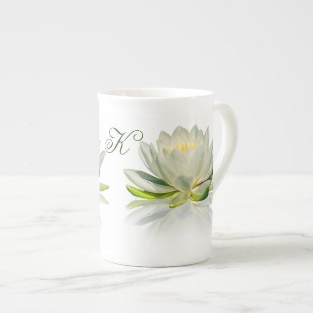 Taza De Porcelana Lirio de agua con el monograma adaptable (Derecha)