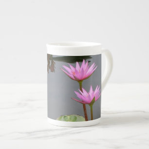 Taza De Porcelana Lirios de agua rosados