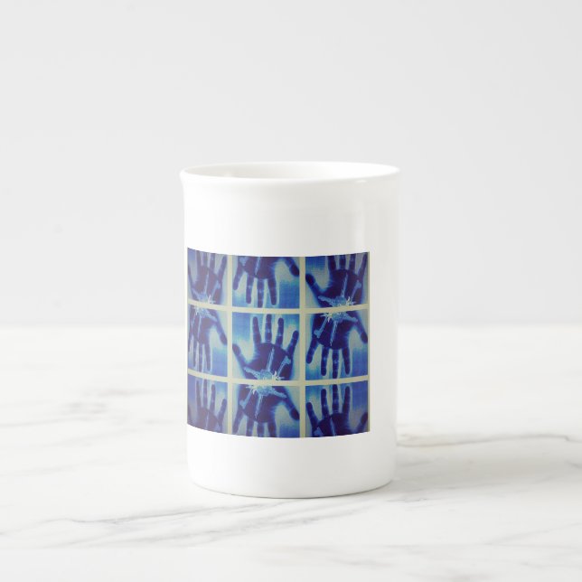 Taza De Porcelana mano azul escalofriante de yaei (Frente)