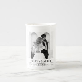Taza De Porcelana Merry & Married - Personalized Newlywed Christmas