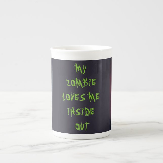 Taza De Porcelana Mi zombi me ama asalta al revés (Frente)