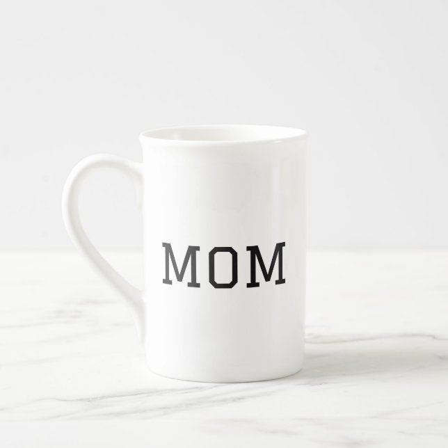 Taza De Porcelana Minimalist "MOM" Black Typography Plain White (Izquierda)