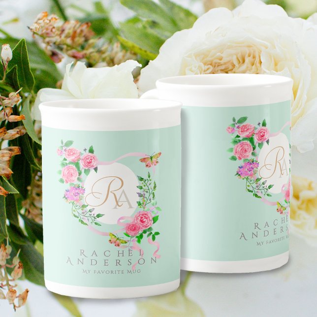Taza De Porcelana Moda de cinta rosa rosa monograma azul (Romantic Pink Rose Ribbon Monogram Beige Mug.)