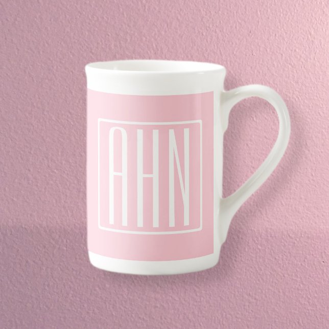 Taza De Porcelana Monograma de Iniciales | Blanco Sobre Rosa Ligero (Subido por el creador)