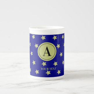 Taza De Porcelana Monograma elegante con patrón de estrellas doradas