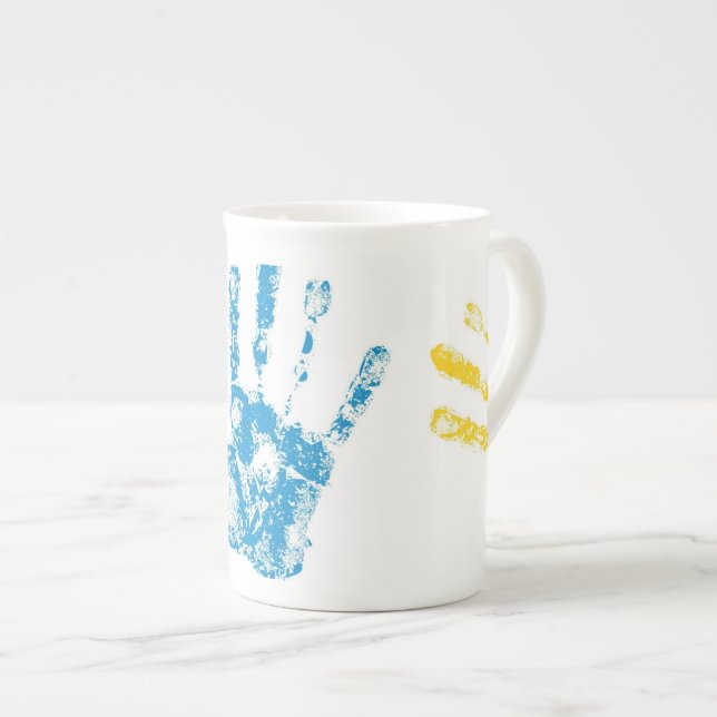 Taza De Porcelana Niños Handprints en pintura (Derecha)