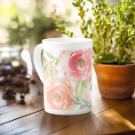 Taza De Porcelana Nombre de caligrafía de las flores de color de agu<br><div class="desc">Un bonito diseño floral y femenino,  perfecto para una niña o incluso una novia. Si necesita mover elementos,  haga clic en el área de diseño para realizar cambios.</div>