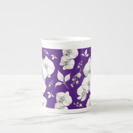 Taza De Porcelana Orquídea blanca acuarela sobre morado |