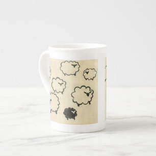 Taza De Porcelana Ovejas blancas y negras sobre fondo crema