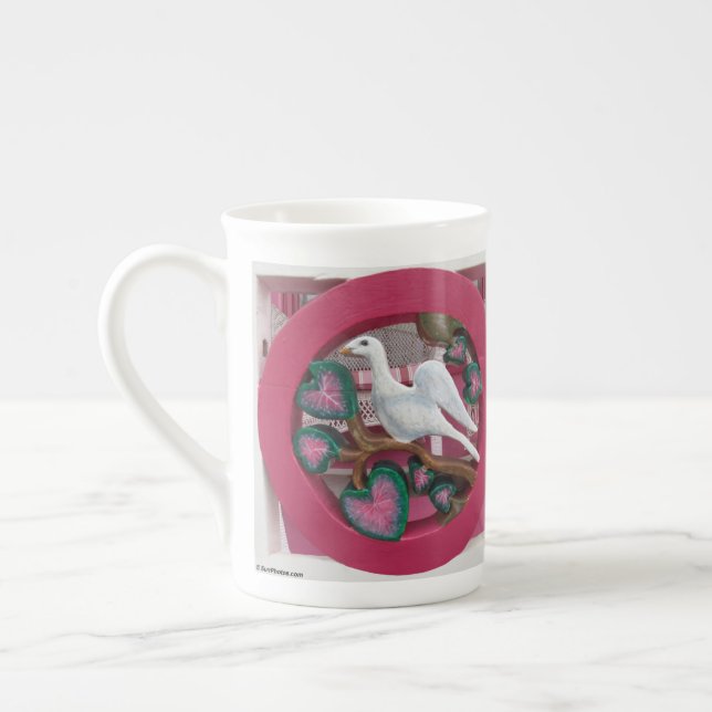 Taza De Porcelana Paloma blanca en rosado - Viñedo de Martha (Izquierda)