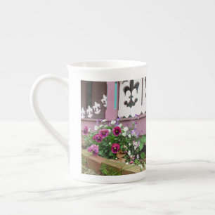 Taza De Porcelana Pansies y Fleur-de-lis - Viñedo de Martha