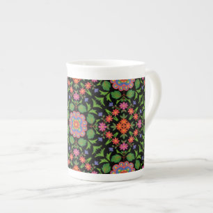 Taza De Porcelana Patrón floral de Rangoli en la bruma china negra