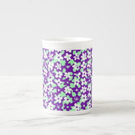Taza De Porcelana Pequeño patrón floral menta y púrpura