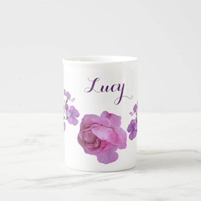 Taza De Porcelana Personalizable Lucy nombre rosa morado floral dive (Frente)