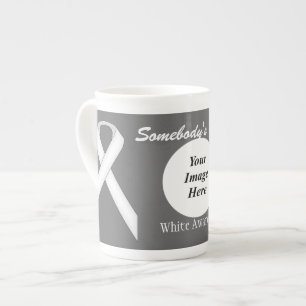 Taza De Porcelana Plantilla de cinta blanca estándar por Kenneth Yon