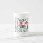 Taza De Porcelana Por favor, Stope Me Funny Volunteer<br><div class="desc">Tu súper estrella... eres voluntario y ayuda a otros, pero a veces necesitas recordarte que sólo puedes hacer tanto. Gracioso Por favor, deténganme antes de ser voluntario una vez más es el regalo perfecto para esas estrellas de rock voluntarias. Perfecto para grupos y organizaciones donde alguien está renunciando a su...</div>