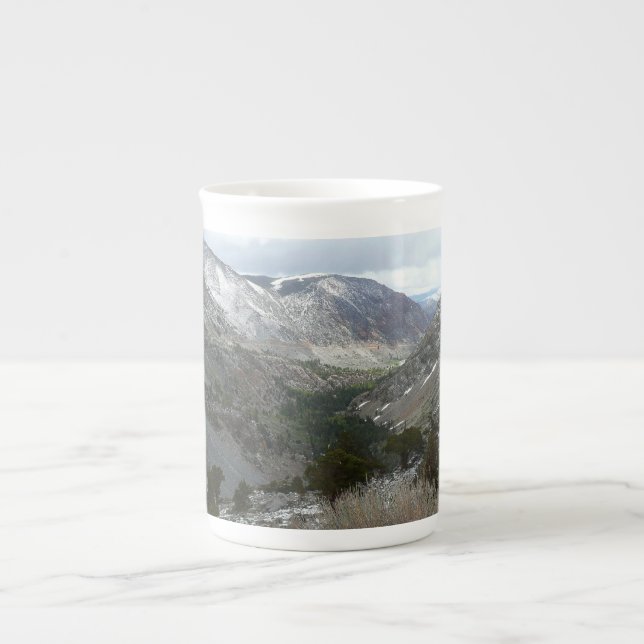 Taza De Porcelana Recorriendo las nevadas montañas de Sierra Nevada (Frente)