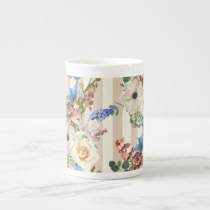 Taza De Porcelana Rosas, anémonas, orquídeas a rayas cremosas.