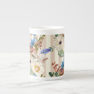 Taza De Porcelana Rosas, anémonas, orquídeas a rayas cremosas.