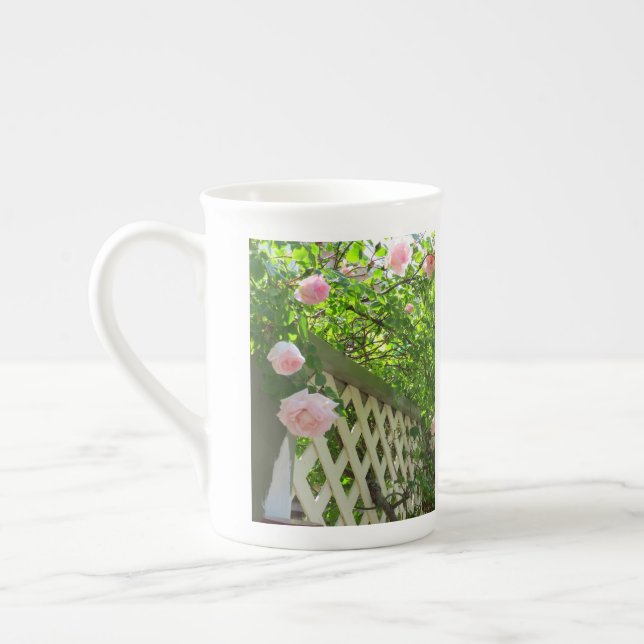 Taza De Porcelana Rosas rosas y celosías rosas - Viñedo de Martha (Izquierda)