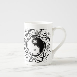 Taza De Porcelana Símbolo Yin & Yang estilo tatuaje negro y blanco