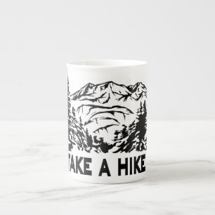 Taza De Porcelana Toma una cita de Hike en el paisaje de montaña mon