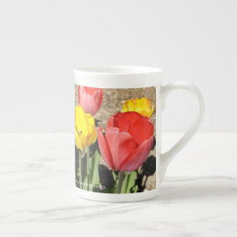 Taza De Porcelana Tulip Teacup de RoseWrites