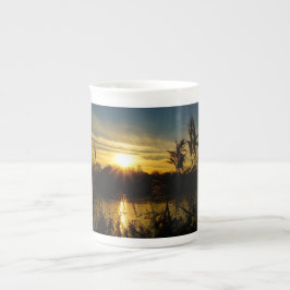 Taza De Porcelana Zonsondergang bij een meertje met rietpluimen.