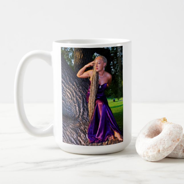 Taza de Raquel con el vestido púrpura (Con donut)