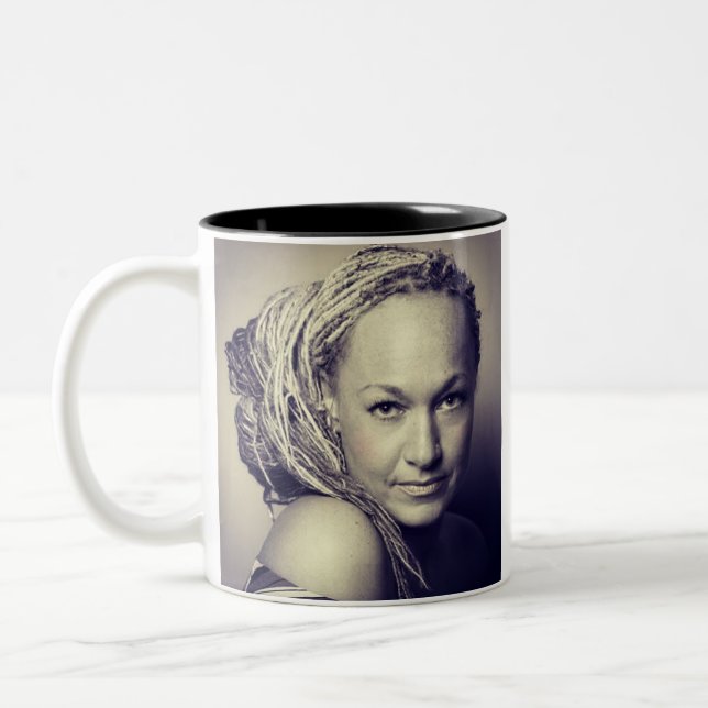 Taza de Raquel Dolezal (Izquierda)