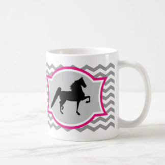 Taza de Saddlebred del americano - gris y rosa