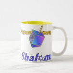 Taza de Shalom<br><div class="desc">Taza festiva de Shalom con las monedas,  el dreidel y la estrella de David para Jánuca</div>