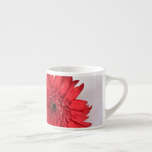 Taza de tazas de café de crisantemo rojo minimalis