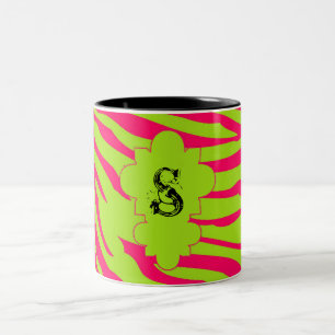 Taza de tazas de crema rosa caliente