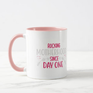 Taza de tipografía divertida de POM MOM con dos to