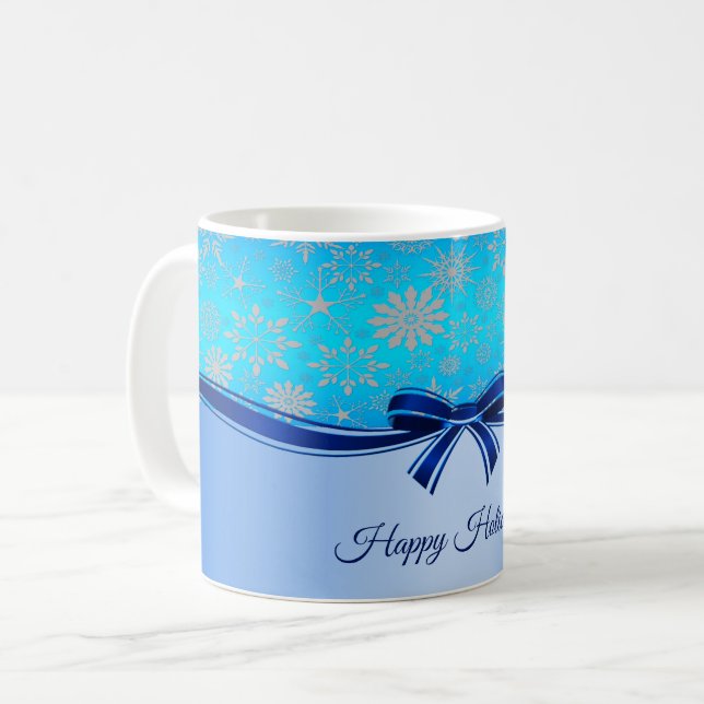 Taza de vacaciones con cinta azul y copos de nieve (Anverso izquierdo)
